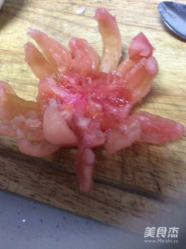 開花的西紅柿切法的做法