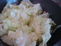 醬香卷心菜炒年糕的做法步驟3