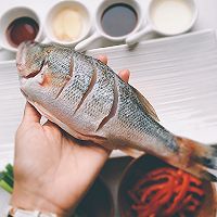 吃好一條魚？是煎、是炸、是燉？蔥油鱸魚，請跟我來學哦！的做法圖解3