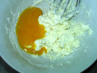 淡奶油戚風(fēng)蛋糕的做法步驟5