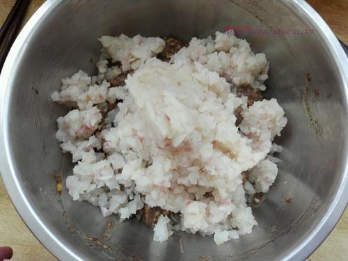 卞蘿卜大餡蒸餃的做法