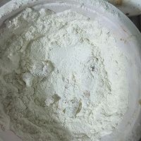 香酥魷魚(yú)圈的做法圖解3