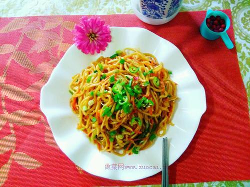 什錦雞蛋炒面的做法