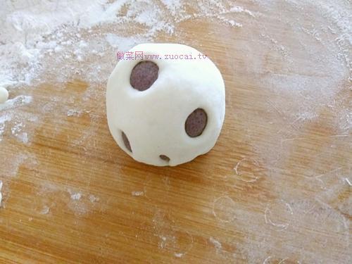 金錢(qián)黑米面豆沙包的做法