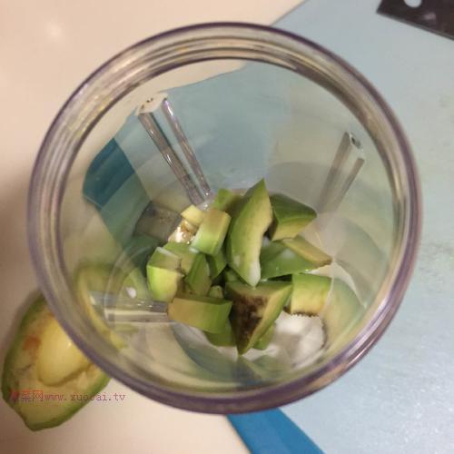 蝦仁牛油果奶醬意面的做法