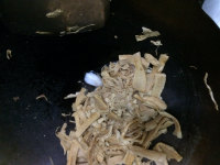 筍干燜鹵豬頭皮的做法步驟3