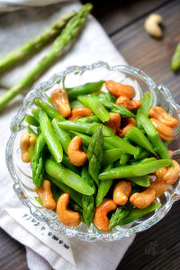 蘆筍拌腰果的做法步驟6