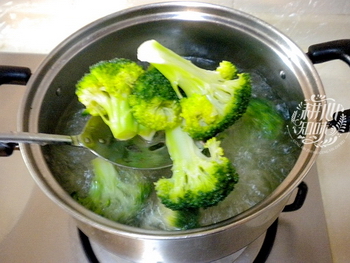 西蘭花排骨的做法步驟4