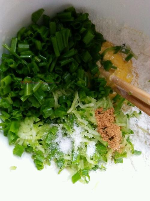 青蘿卜絲雞蛋餅的做法