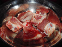 強(qiáng)身健體藥膳湯：【姬松菇蟲草花骨頭湯】的做法步驟2