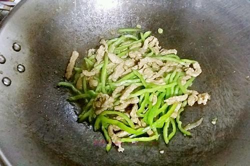 尖椒肉絲鹵手搟面的做法