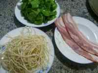 培根炒面的做法步驟1