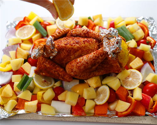 皮酥肉嫩的圣誕烤雞的做法步驟：7