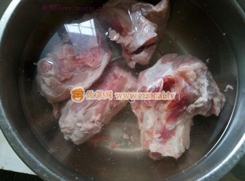 白蘿卜燉大骨頭的做法