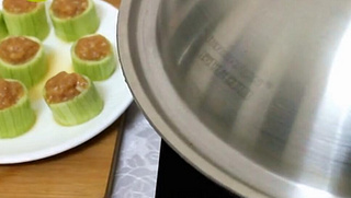 入口清甜、鮮嫩多汁--絲瓜釀肉的做法步驟：5