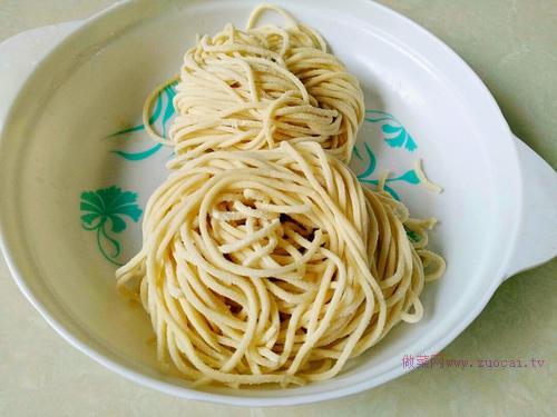 醬汁拌面的做法