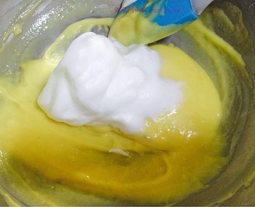 六寸酸奶戚風(fēng)蛋糕的做法