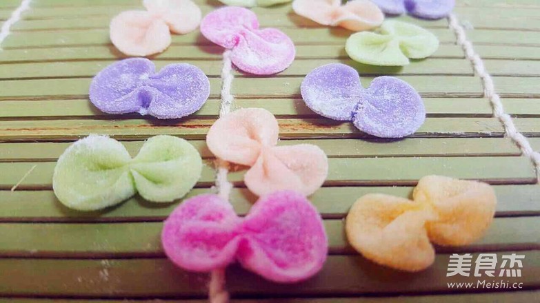 再挑剔的小孩也無(wú)法拒絕！彩色蔬果面的做法