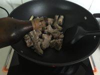 玉米土豆?fàn)F排骨的做法步驟3
