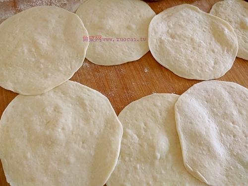 金錢(qián)黑米面豆沙包的做法