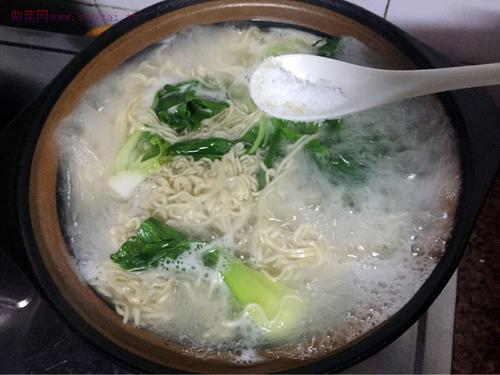 排骨湯面的做法