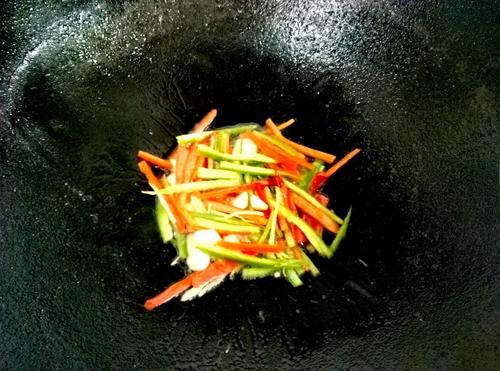 干鍋魚(yú)頭的做法