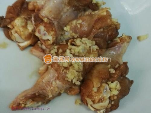 西蘭花拌雞腿的做法