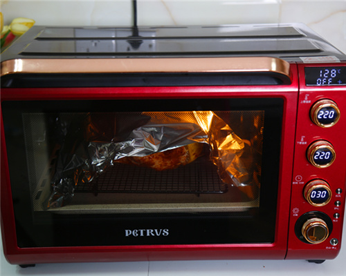 皮酥肉嫩的圣誕烤雞的做法步驟：8