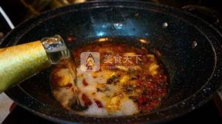 啤酒燜魚，好吃的讓你意想不到。的做法步驟：5