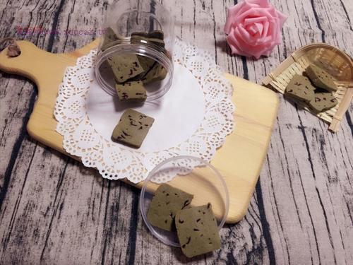 抹茶蔓越莓餅干的做法