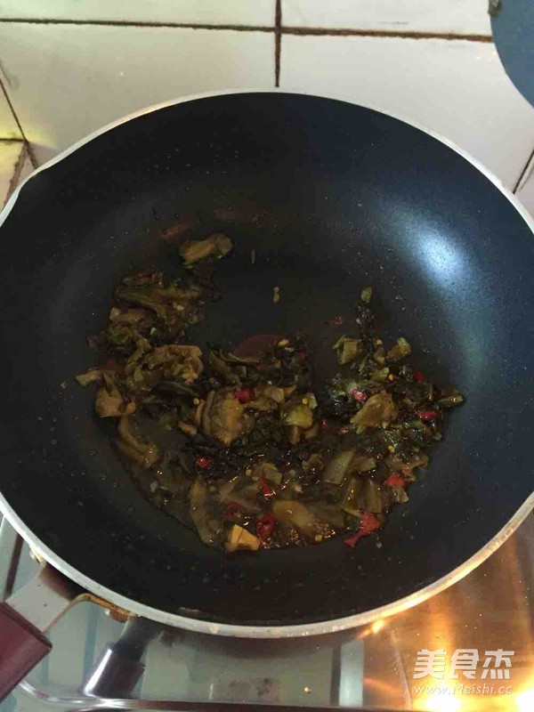 簡(jiǎn)單版酸菜巴沙魚的做法