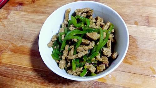 尖椒肉絲鹵手搟面的做法