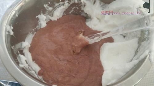 花樣巧克力蛋糕卷的做法