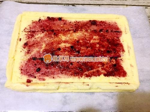 藍(lán)莓蛋糕卷的做法