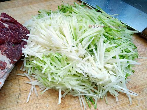 青蘿卜肉包子餡的做法