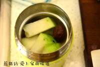 冬季進(jìn)補(bǔ)，冬瓜排骨湯的做法步驟4