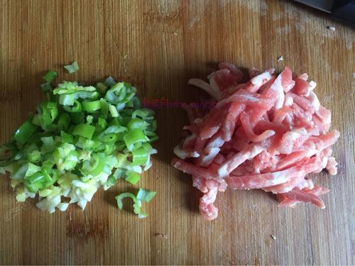 肉絲炒面的做法