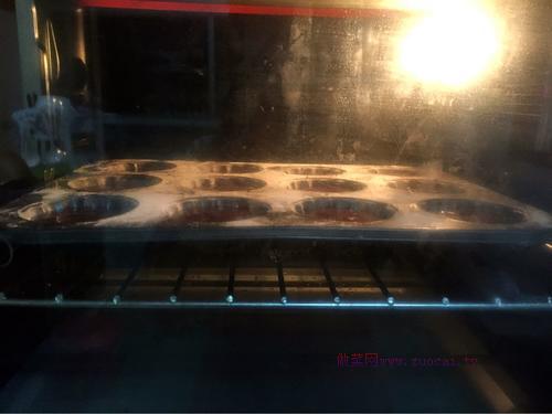 巧克力瑪?shù)铝盏案猓ㄓ衩子桶妫┑淖龇?/ data-5Ltf=