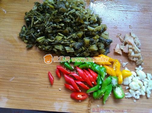 大腸炒酸菜的做法