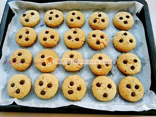 巧克力豆果仁酥餅的做法