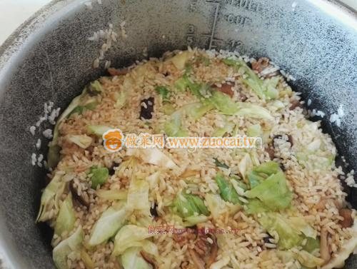 卷心菜燜飯（電壓鍋版）的做法