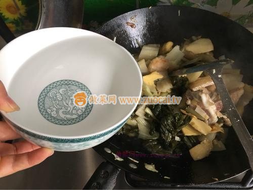 冬筍腌菜火鍋的做法