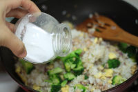 金槍魚營養(yǎng)炒飯的做法步驟10