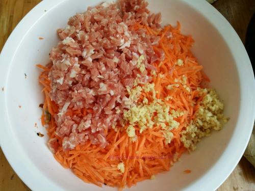 胡蘿卜肉蒸包餡的做法