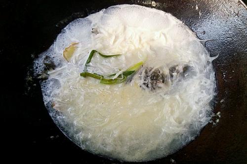 白蘿卜絲煮魚的做法