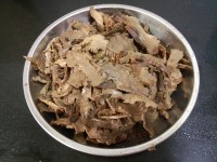 五花肉燉黑筍干的做法步驟3