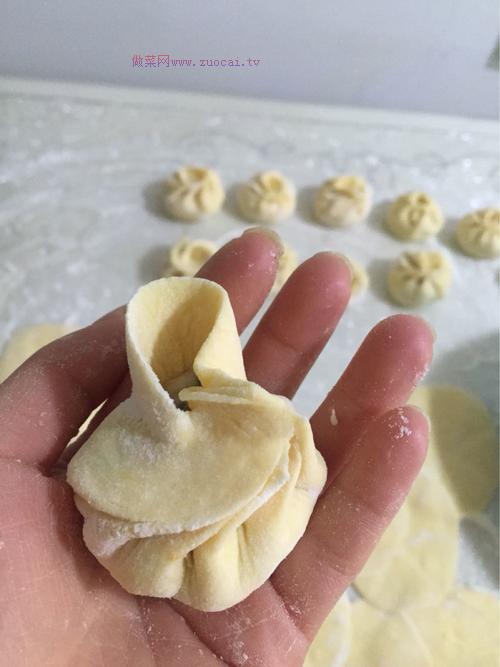 蘿卜莖葉餡南瓜皮包子的做法