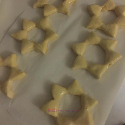 太陽花早餐面包圈的做法