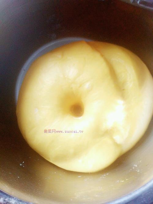 蔥香烤腸面包的做法