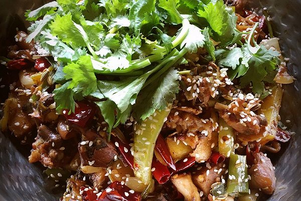 干鍋肥腸雞的做法